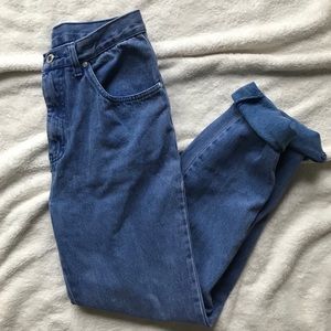 Women's High Rise Vintage LA Blues Mom Jeans!